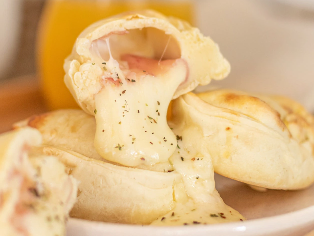 EMPANADA JAMÓN Y QUESO de Sabrosoysingluten Restaurantes y cafeterias