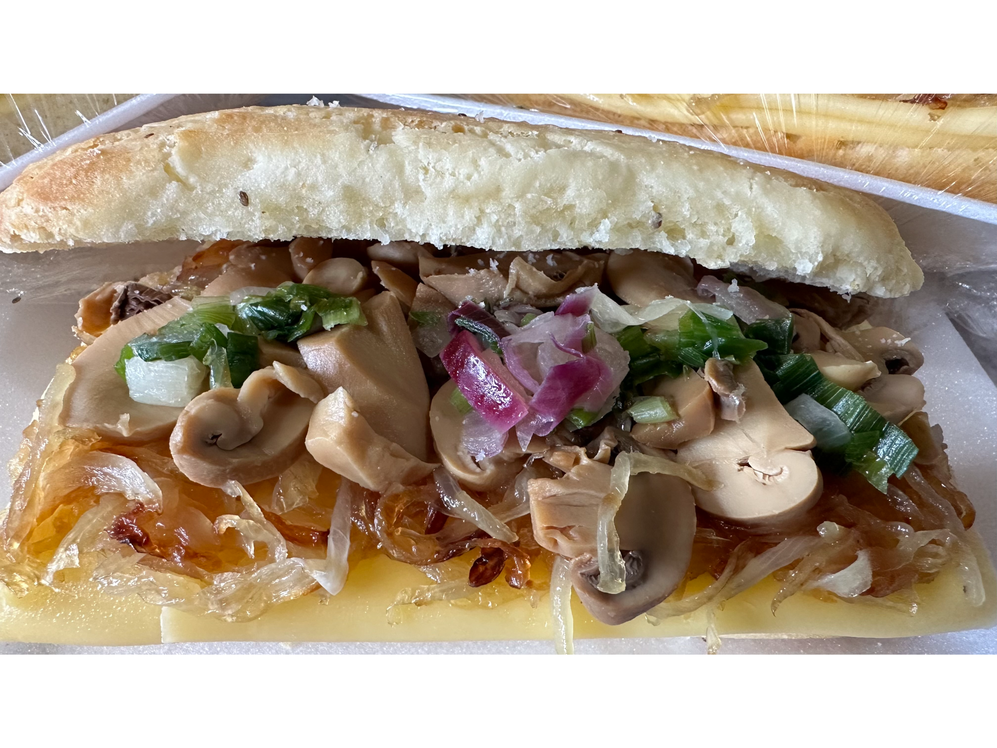 SANDWICH GOURMET CEBOLLA CARAMELIZADA, QUESO Y CHAMPIÑÓN