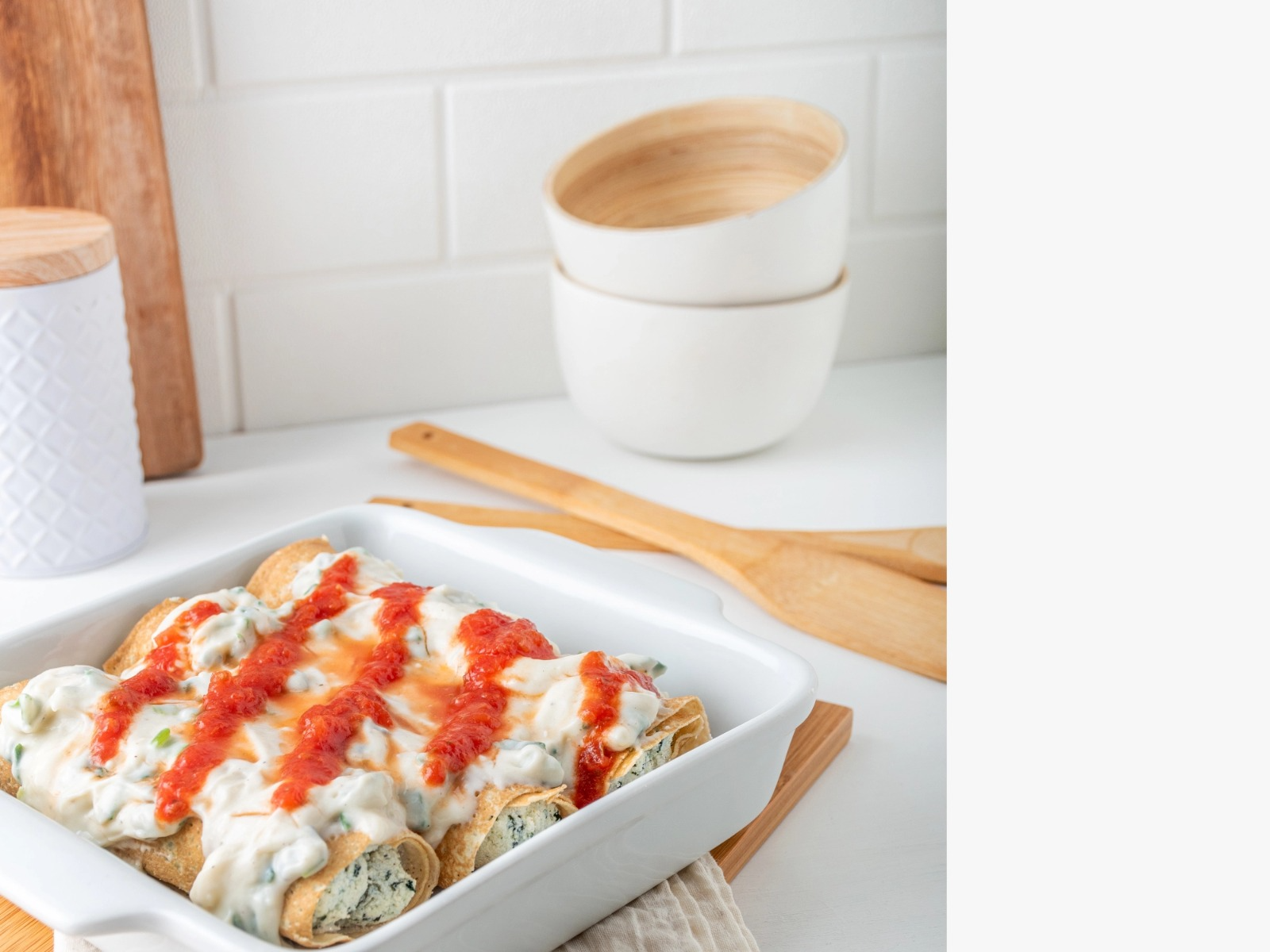 CANELON VEGANO CON SALSA