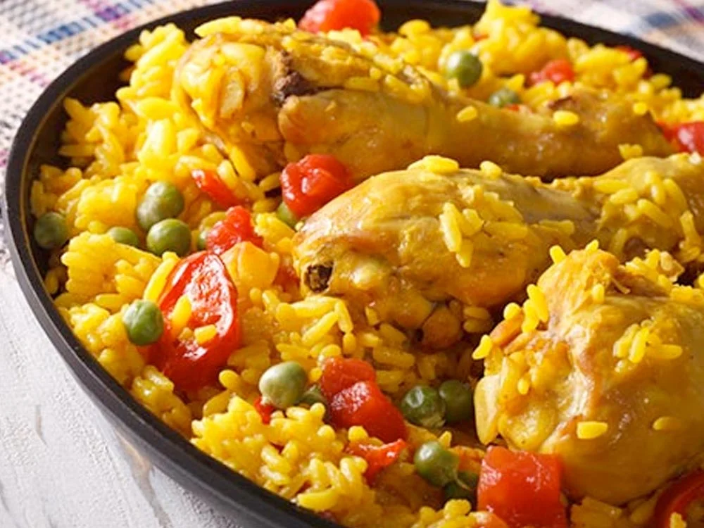 arroz con patas de pollo y azafran