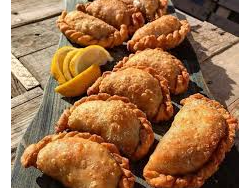 promo 14 empanadas mas gaseosa 2 litros crush lima limon