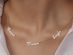 Cadena con dije nombre calado