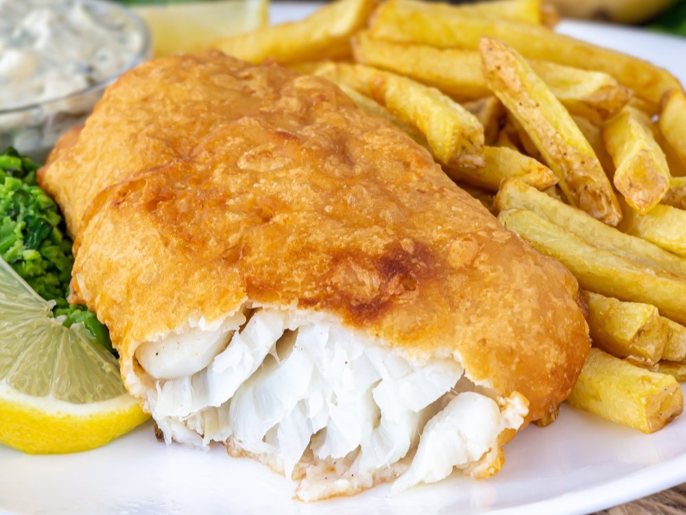 FILET A LA ROMANA CON PURE, FRITAS O ENSALADA