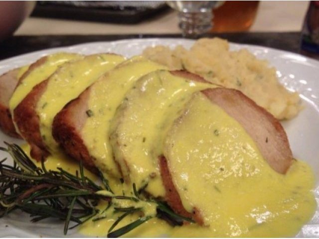 LOMO AL PLATO CON GUARNICION Y SALSA A ELECCION