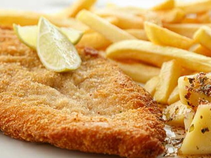 MILANESA DE TERNERA CON GUARNICION de KALABANA RestoBAR