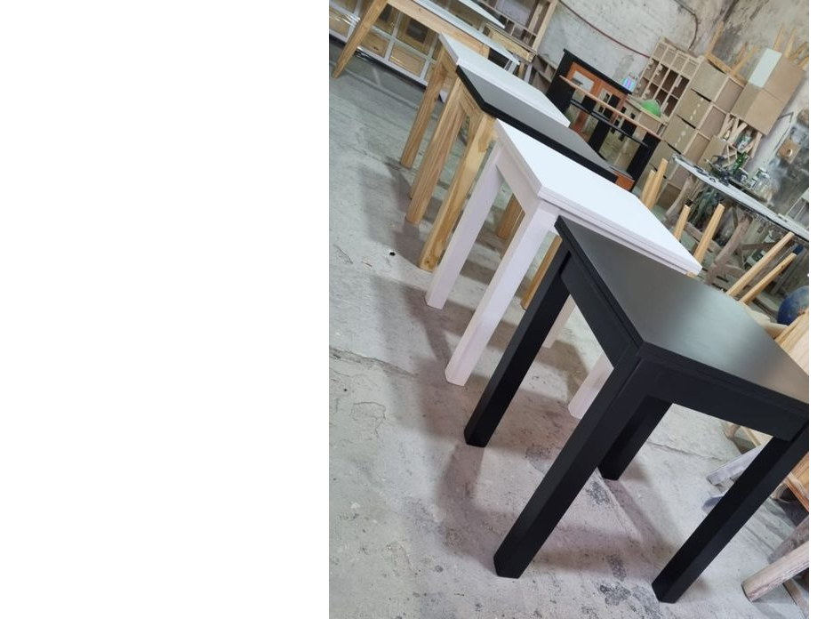 MESA DE BAR 0.70 X 0.70 LAQUEADA