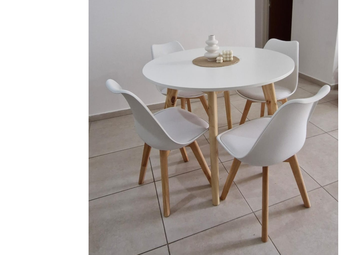 MESA NORDICA REDONDA DE 1.00 Y 4 SILLAS TULIP