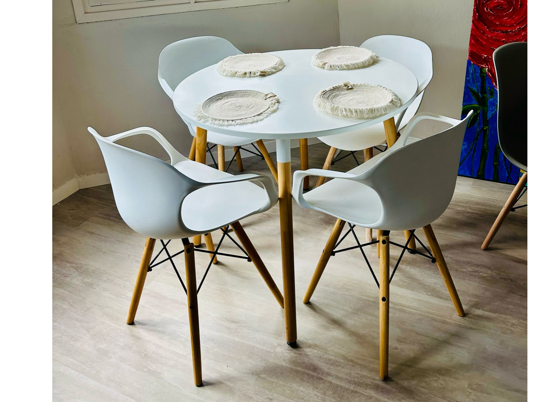 MESA EAMES 0.90 Y 4 SILLONES EAMES