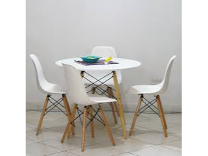 MESA EAMES 1.00 Y 4 SILLAS EAMES