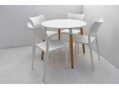 MESA EAMES 0.90 Y 4 SILLAS VERONA