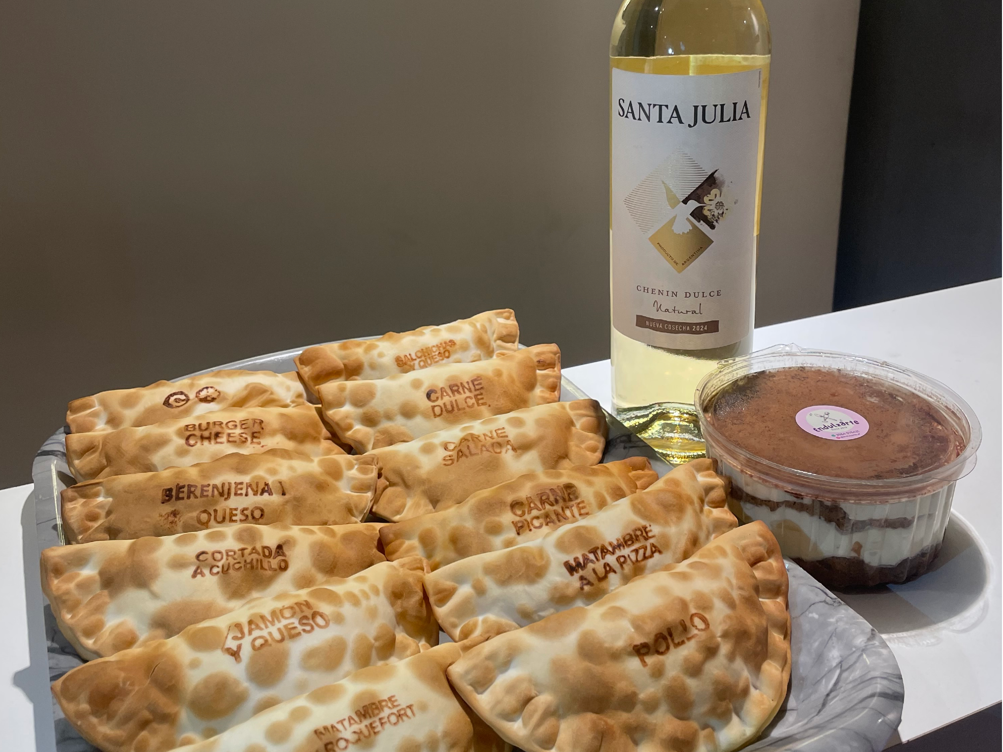 1 Docena + Vino Dulce + Postre