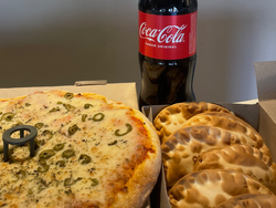 Pizza Muzzarella + 1/2 Doc. Jamón y Queso + Gaseosa 1Lt