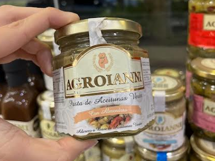 Pasta de aceitunas verdes con almendras