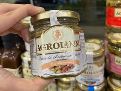 Pasta de aceitunas verdes con almendras