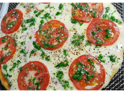 PIZZA NAPOLITANA CON TOMATE SALSA DE AJO