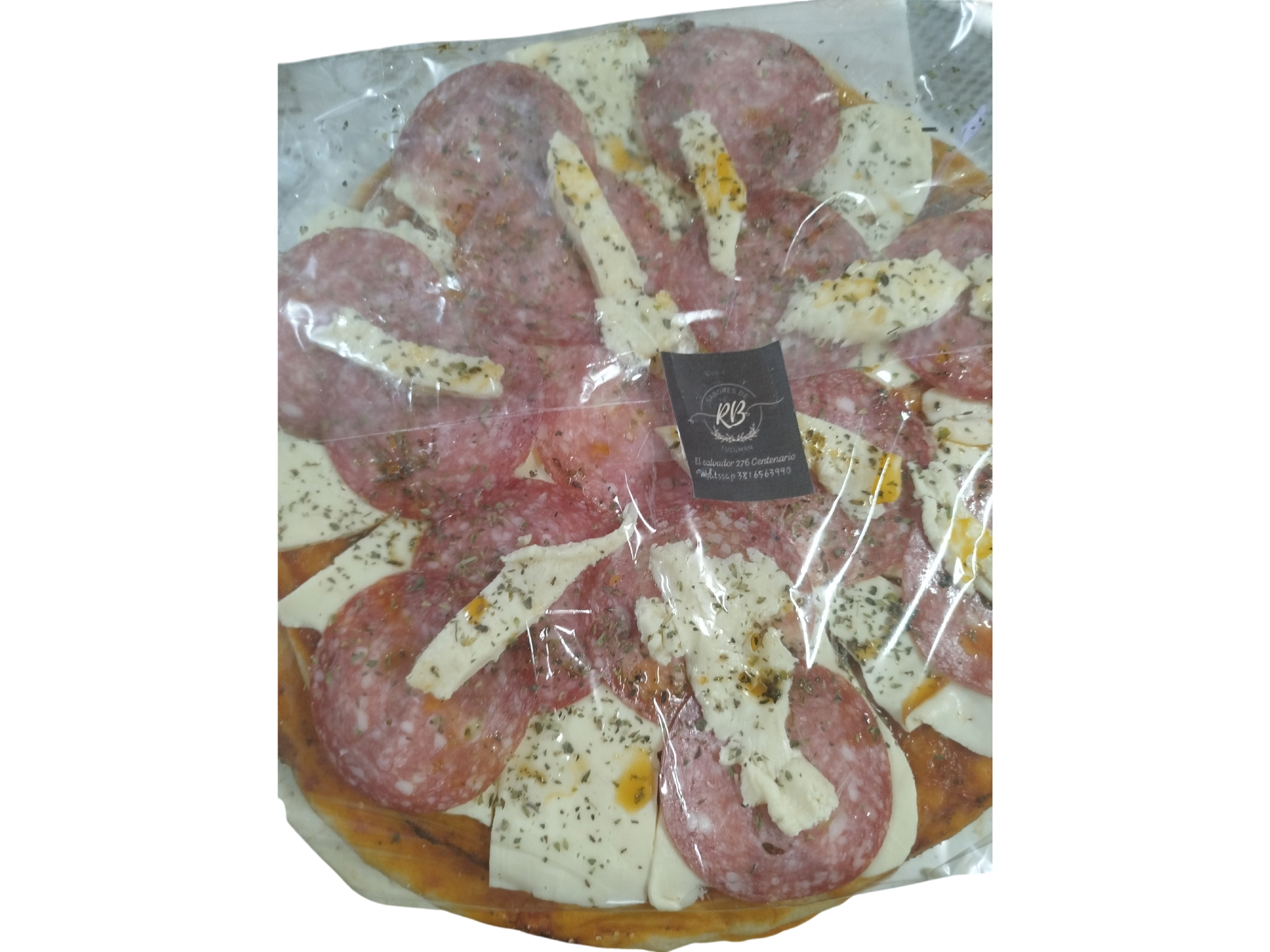 PIZZA CASERA DE SALAME Y QUESO (HORNEADA)