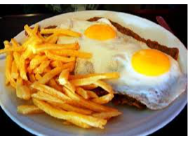 SUPER MILANESA CON PAPA Y HUEVO