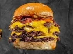 2 BURGUERS TRIPLES + PAPAS