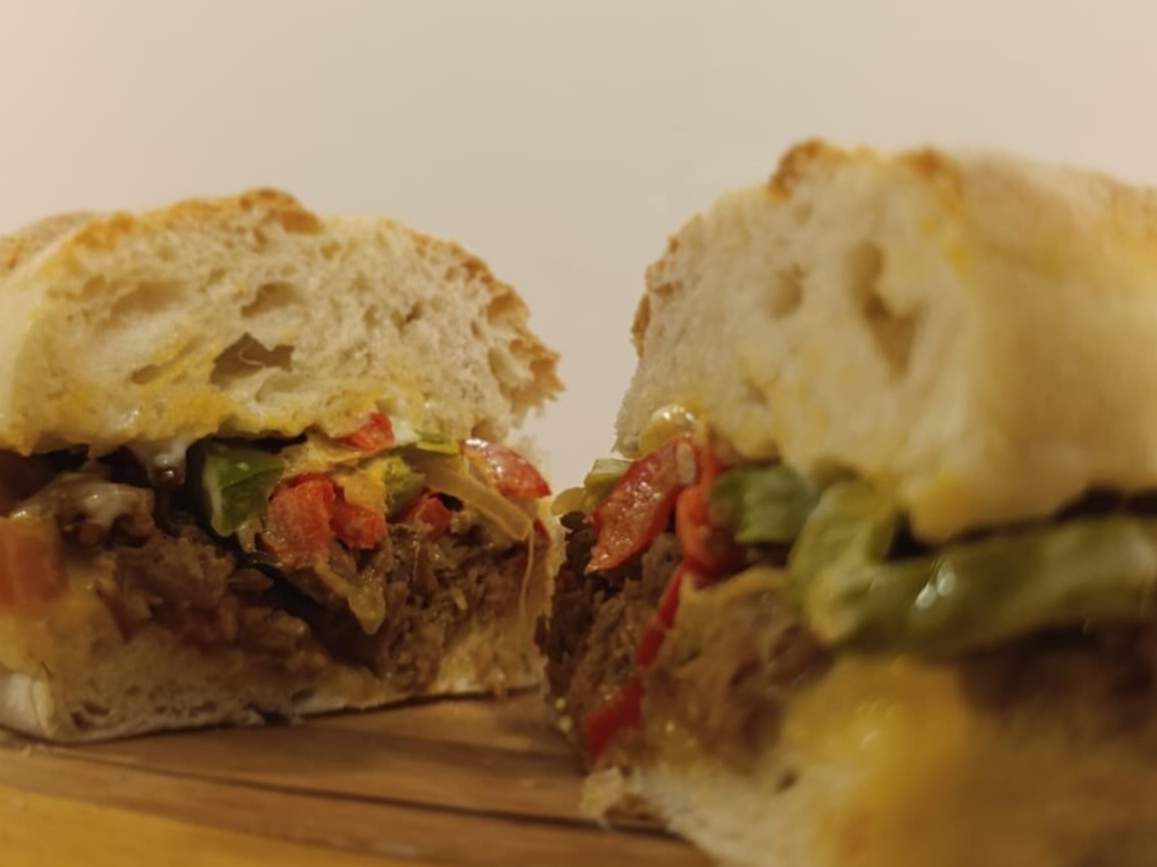 Sándwich de ternera desmenuzada