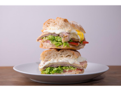 3 sándwiches de milanesa