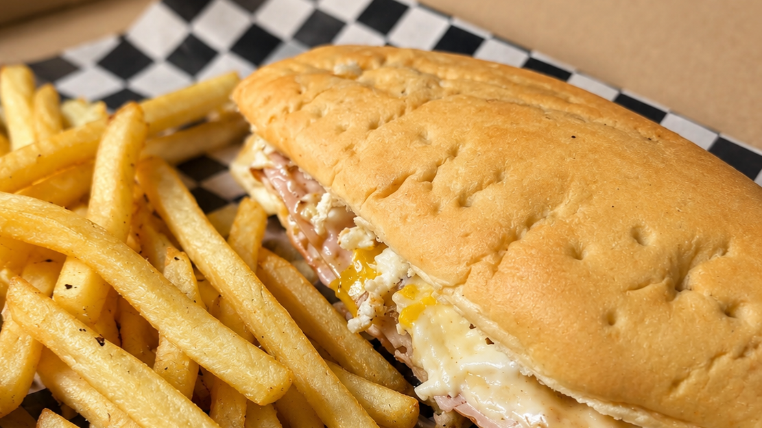 SANDWICH INDIVIDUAL CON FRITAS