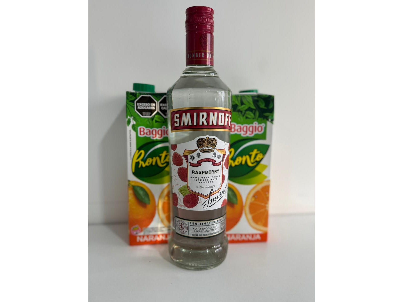 1 Smirnoff 700ml + 2 Baggio 1L
