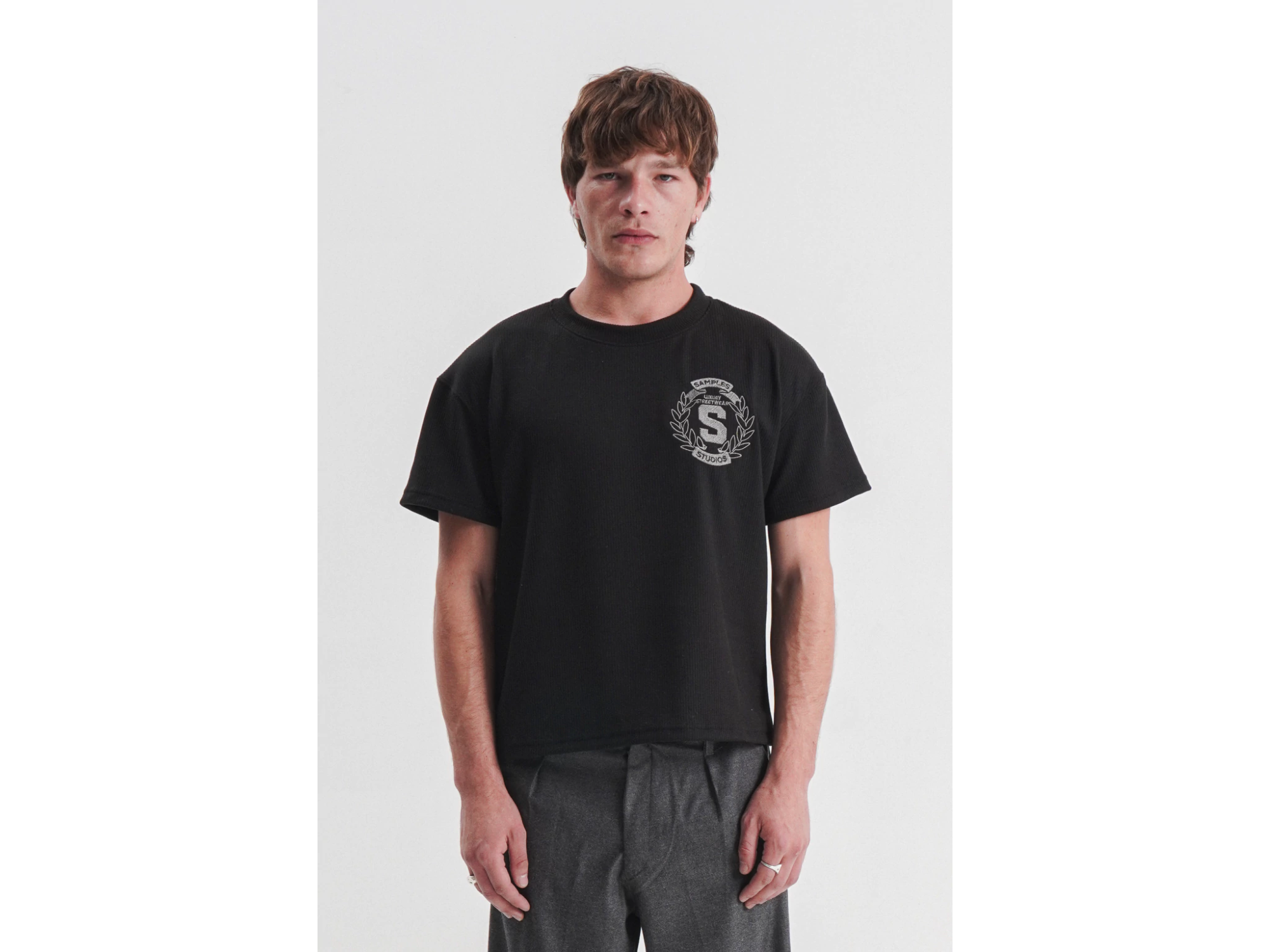 REMERA BOXY VINIL