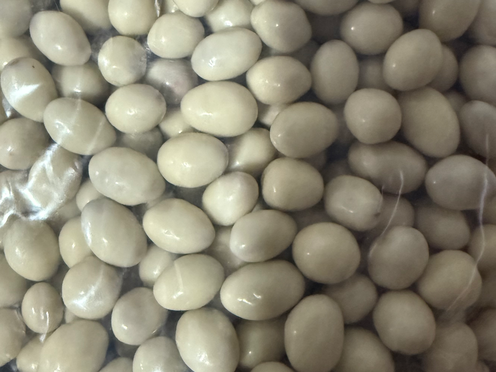 Maní relleno con chocolate blanco