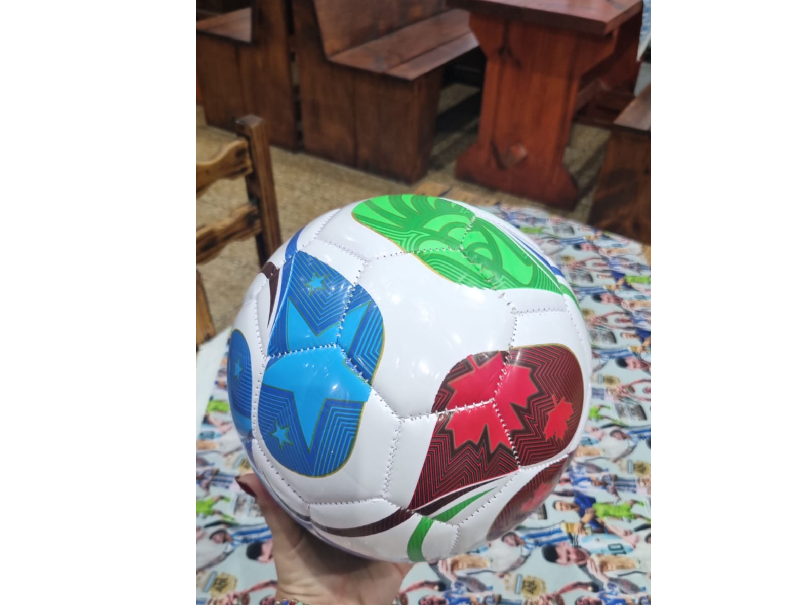 CAJITA FELIZ PELOTA GRANDE MUNDIAL 2026 de Copyburger