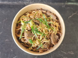 Fideos de arroz con mongoliana