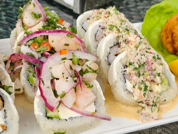 12 SUSHI CON TOPPING DE ACEVICHADO