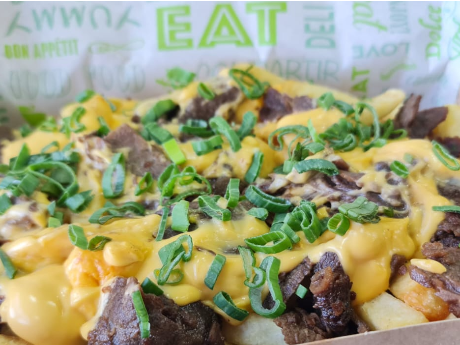 Papas Cheddar & Meat (churrasco o pollo, cheddar, cebollín)