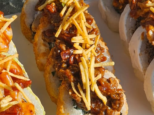 12 SUSHI ESPECIALES CON TOPPING DE CARNE BACON & BARBECUE