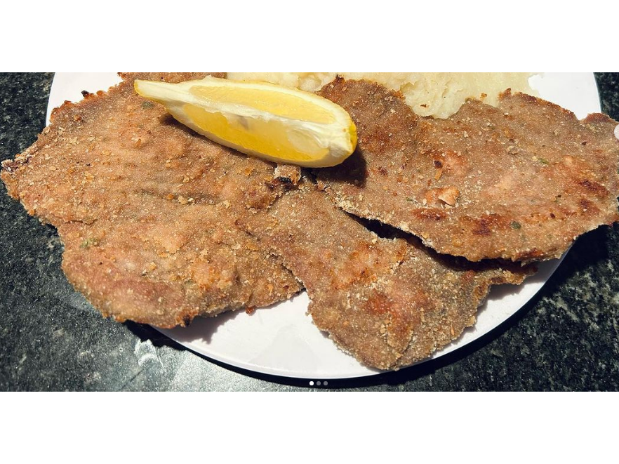 Menu Principal. Milanesa de carne con verduras al horno