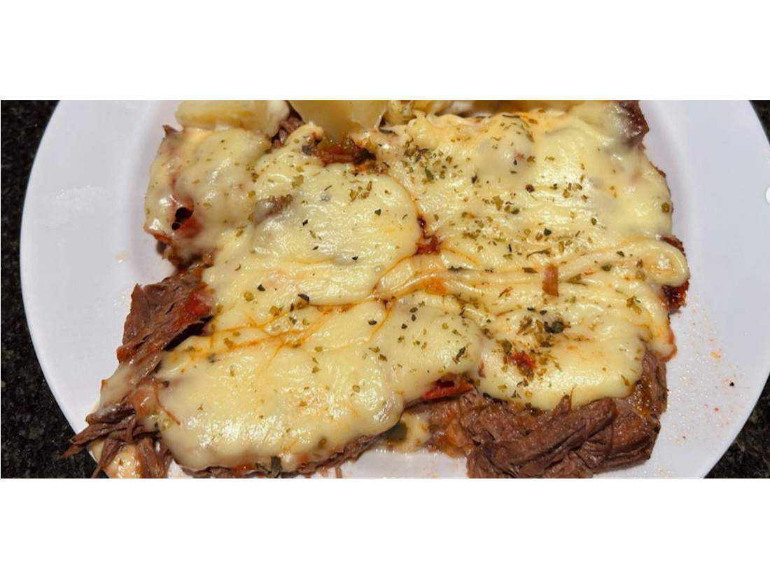 Menu Principal. Ternera a la pizza con papas rusticas especiadas