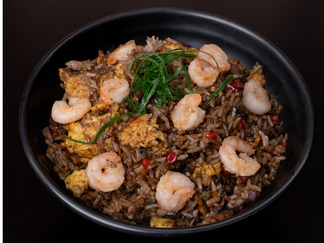 Yakimeshi con camarones