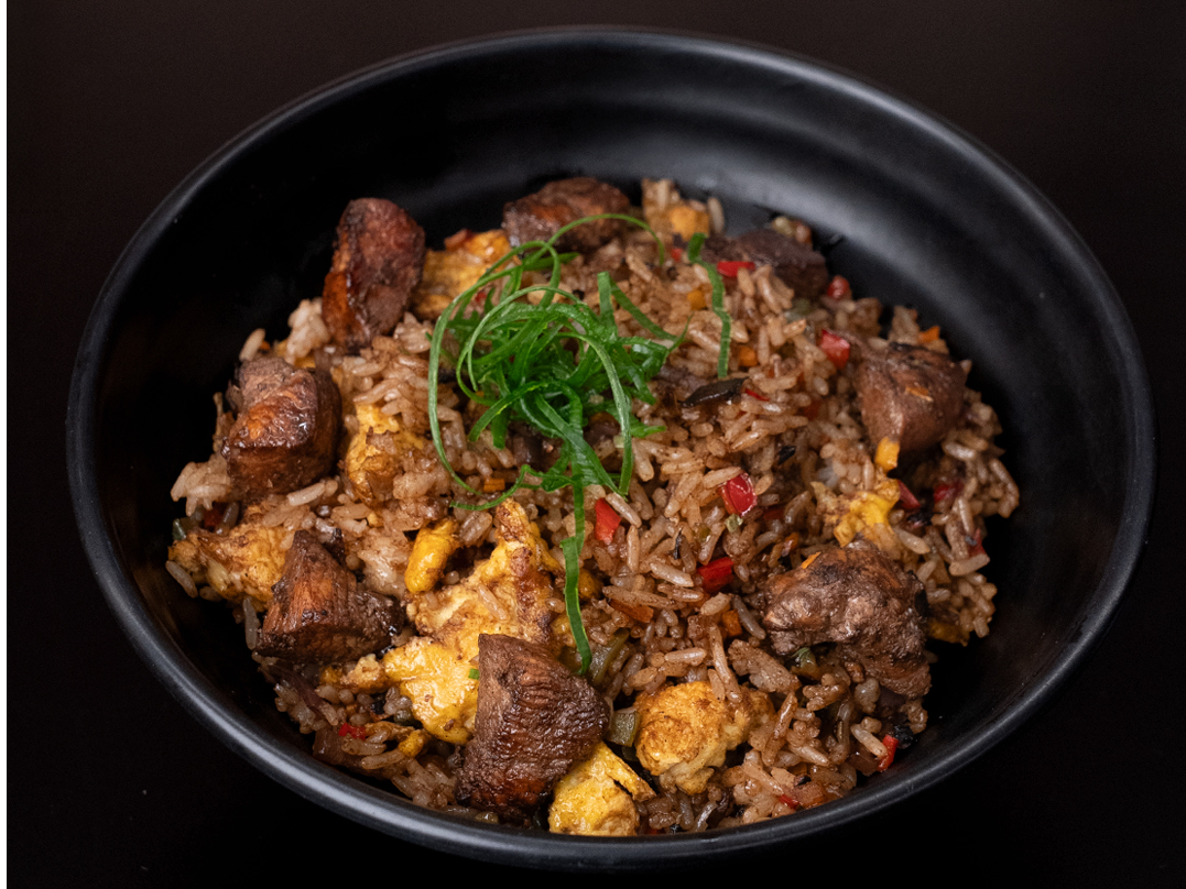 Yakimeshi con pollo teriyaki