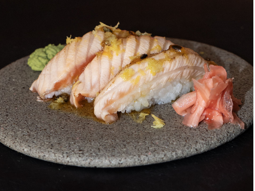 Nigiri de salmón maracuyá (x5 unidades)