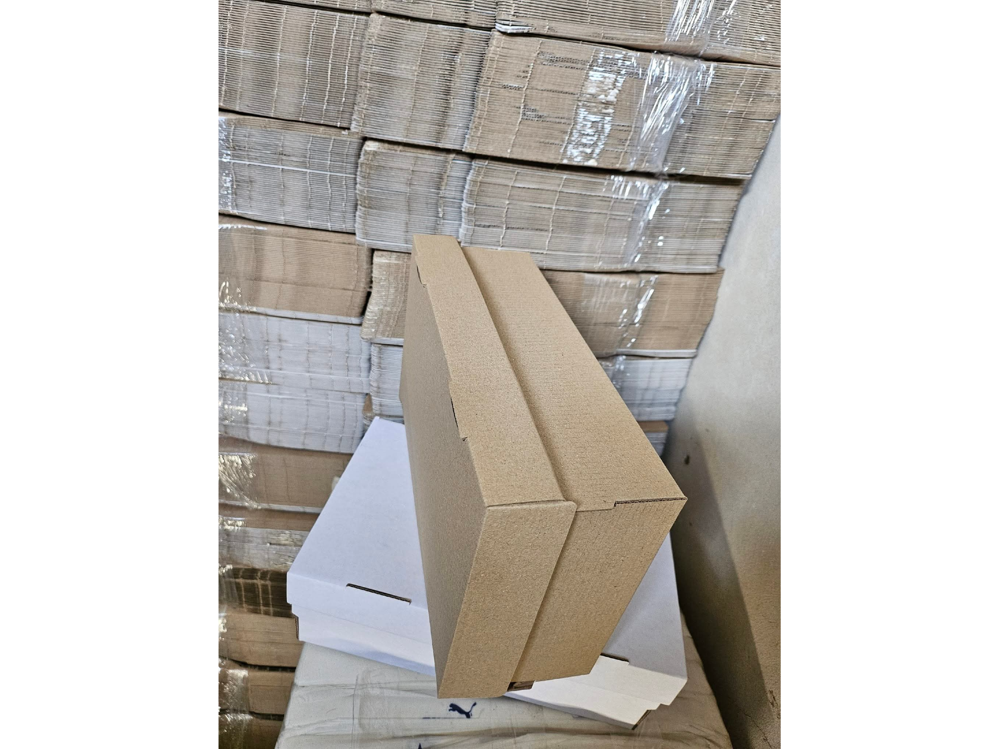 Cajas marrones lisas