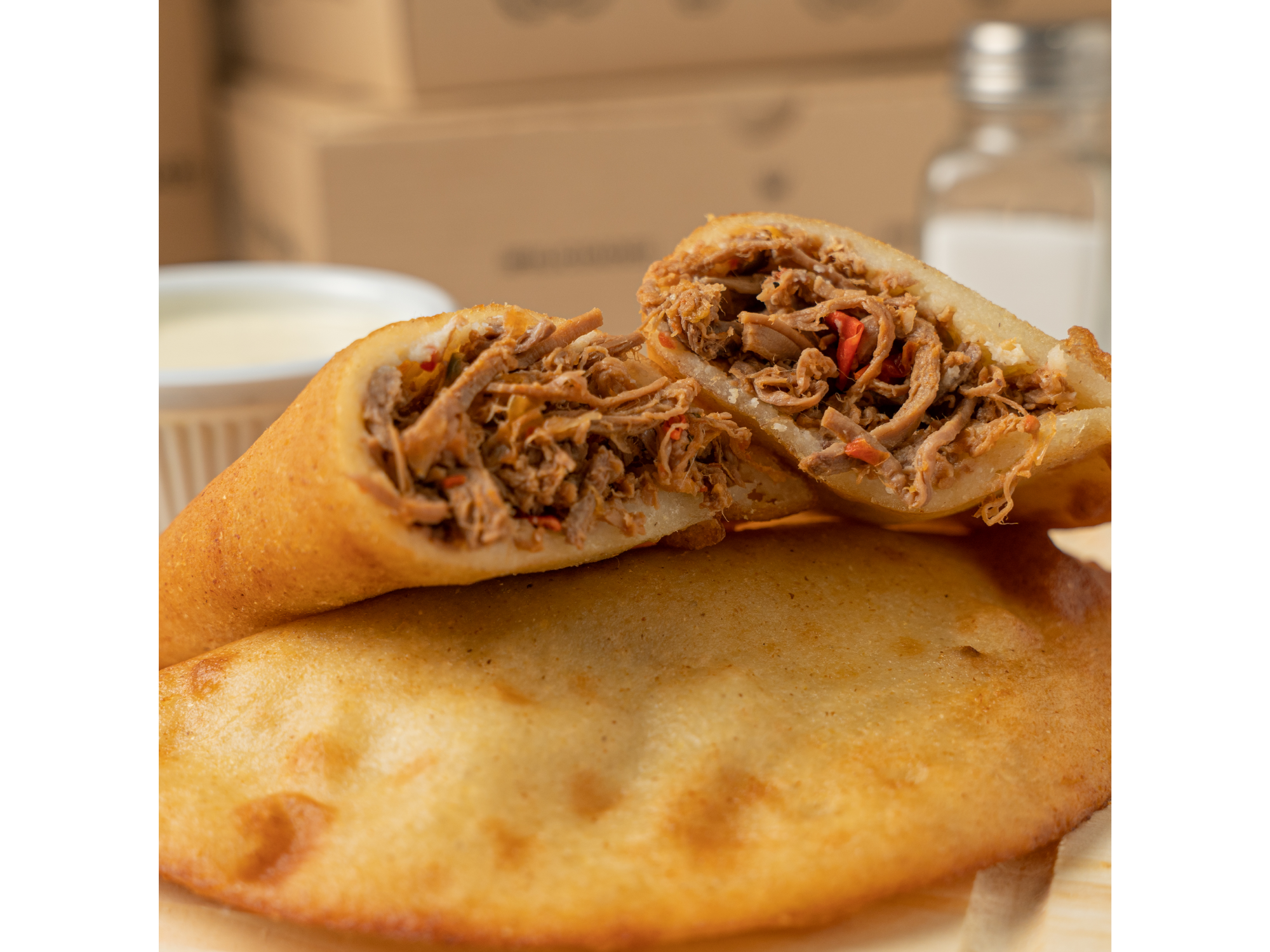 2 Empanadas Venezolanas + salsa