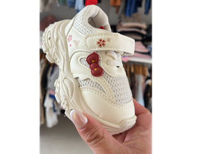 Zapas con luces cremita de Tiburoncito Babys - Tienda