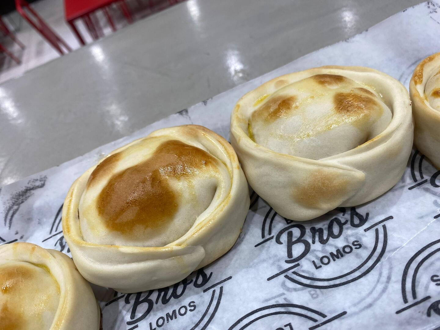 EMPANADAS DE JAMON Y QUESO X DOCENA