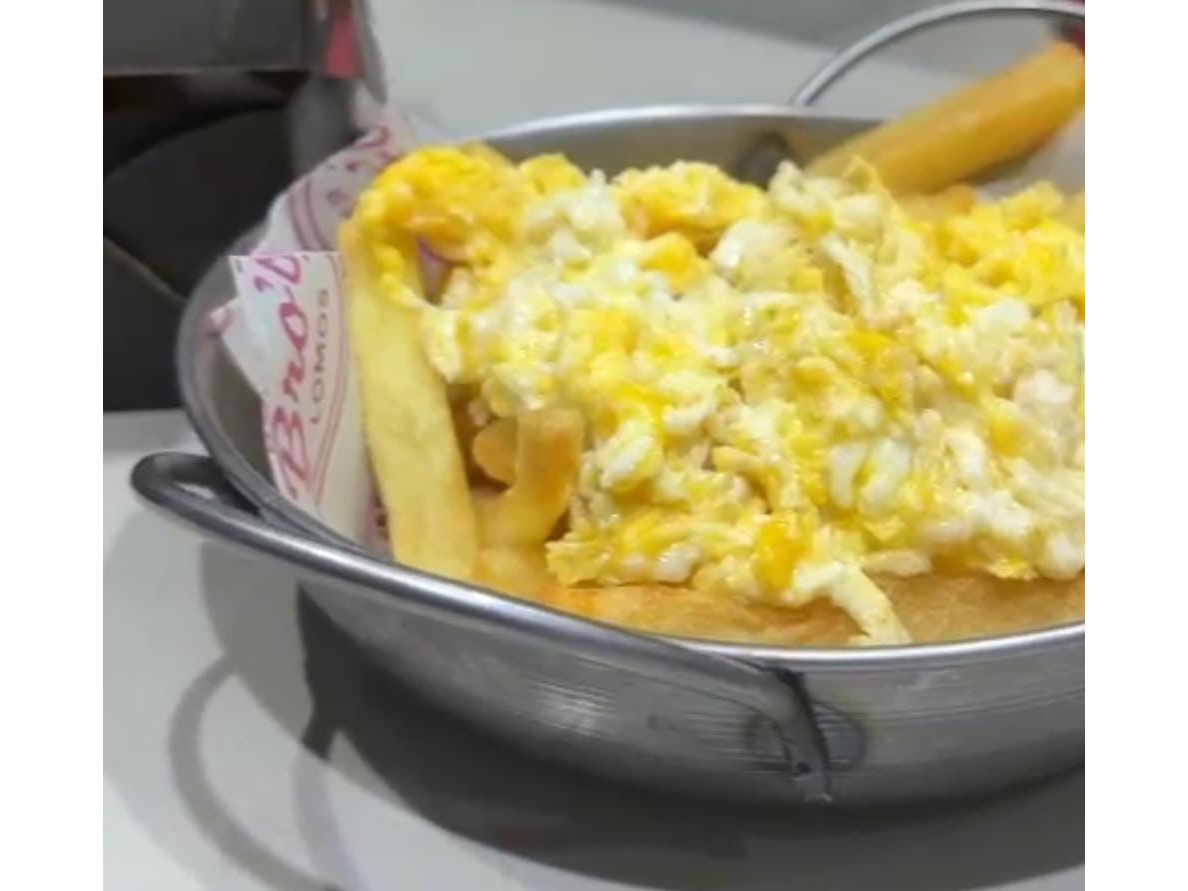 PAPAS FRITAS CON HUEVO