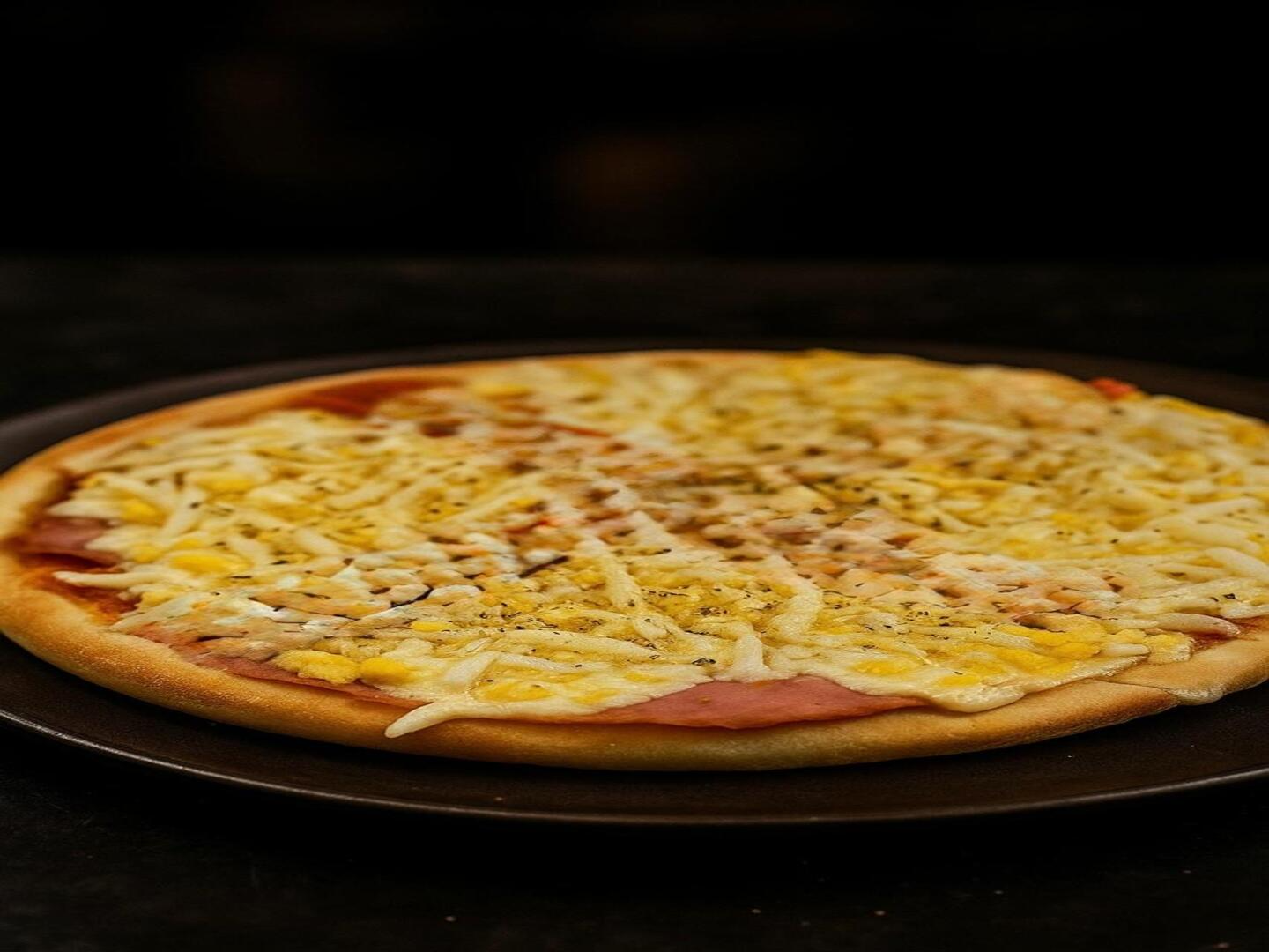 1/2 PIZZA MUZZARELLA CON HUEVO