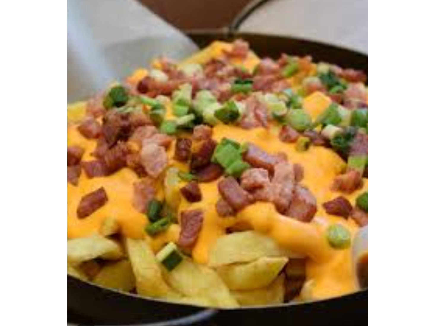PAPAS CON CHEDDAR Y BACON