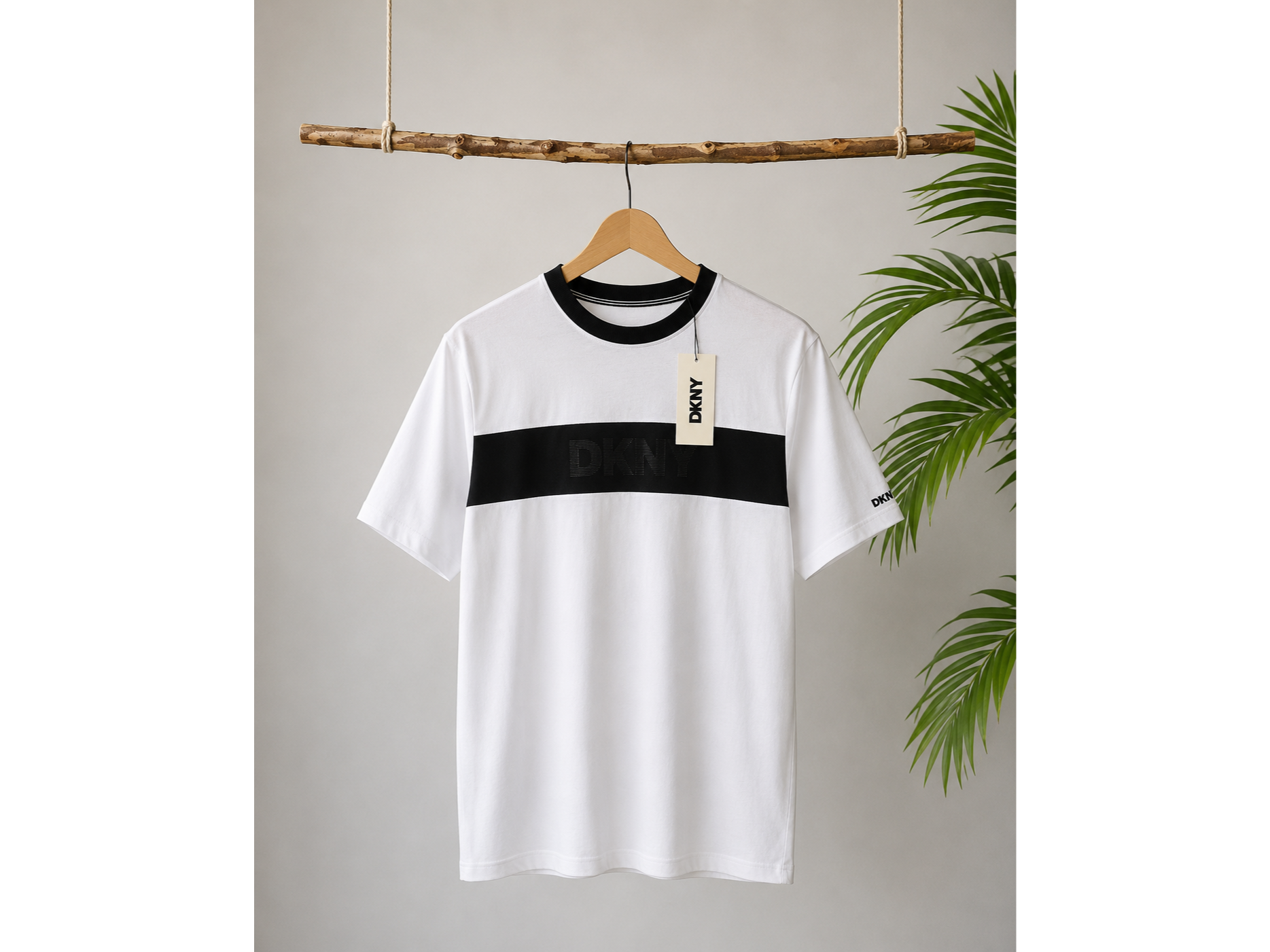Polera DKNY Blanca con Franja Horizontal Negra / Talla M