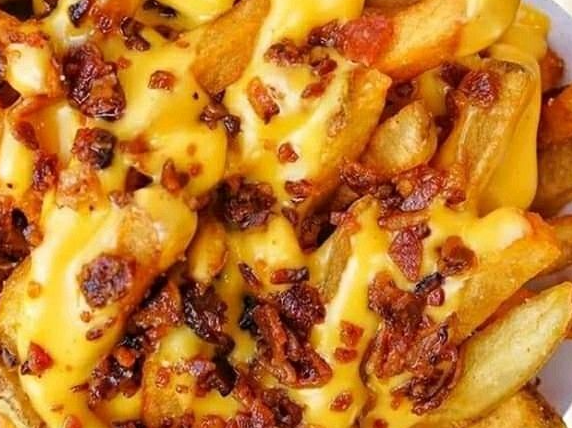 PAPAS CON CHEDDAR Y BAICON