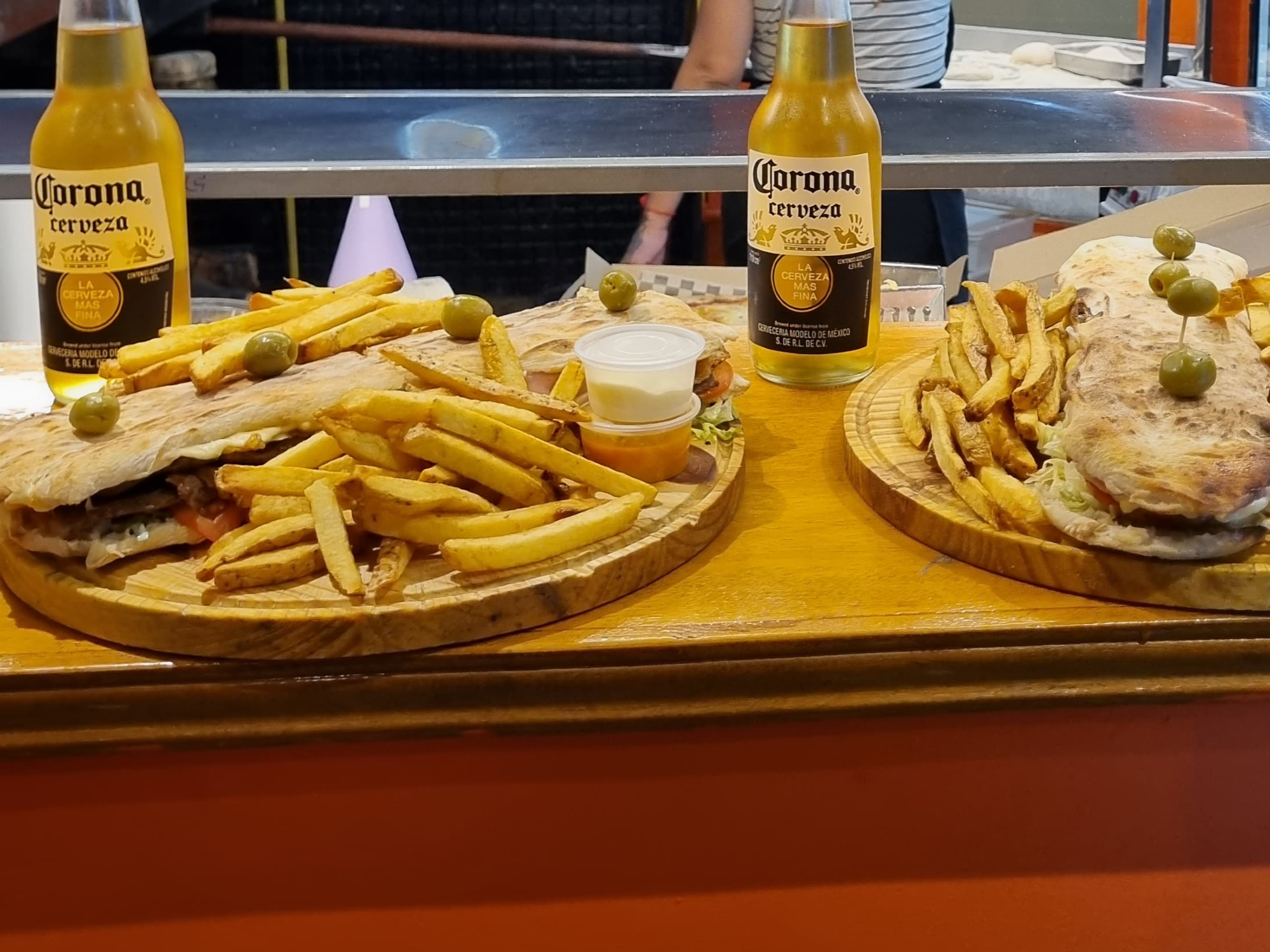LOMO RADICAL+ dip de mayo+ dip picante de Charly Pizza