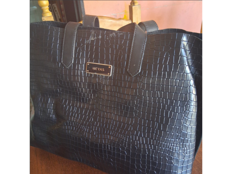 Cartera negra HEYAS