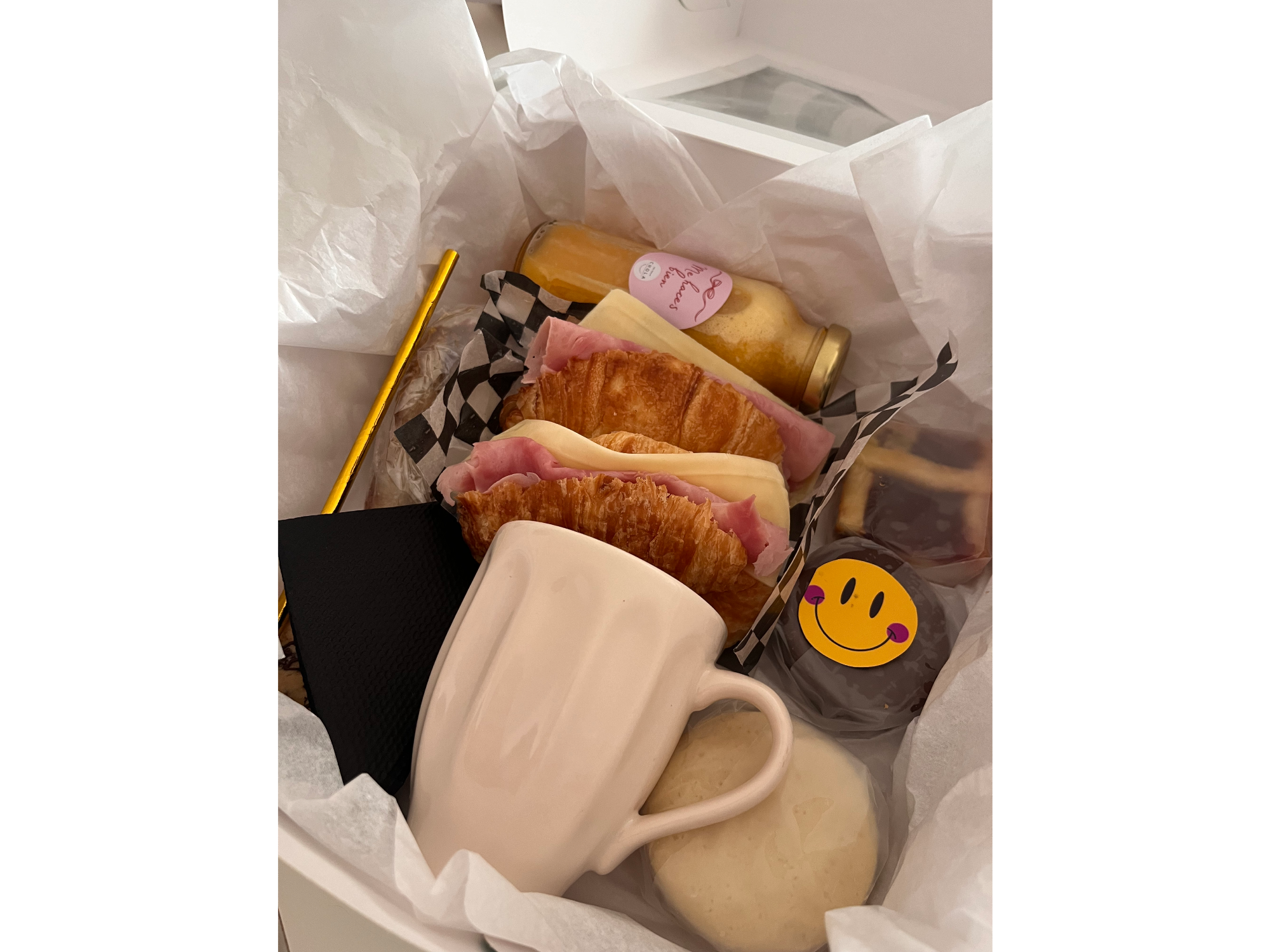 Desayuno tradicional con taza